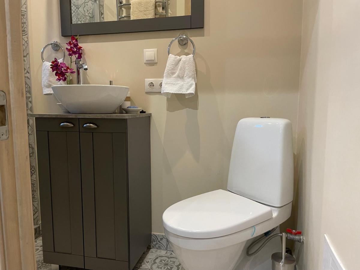 Pristine 1Br Apt In City Center W/ Patio And Parking Riga Exteriör bild