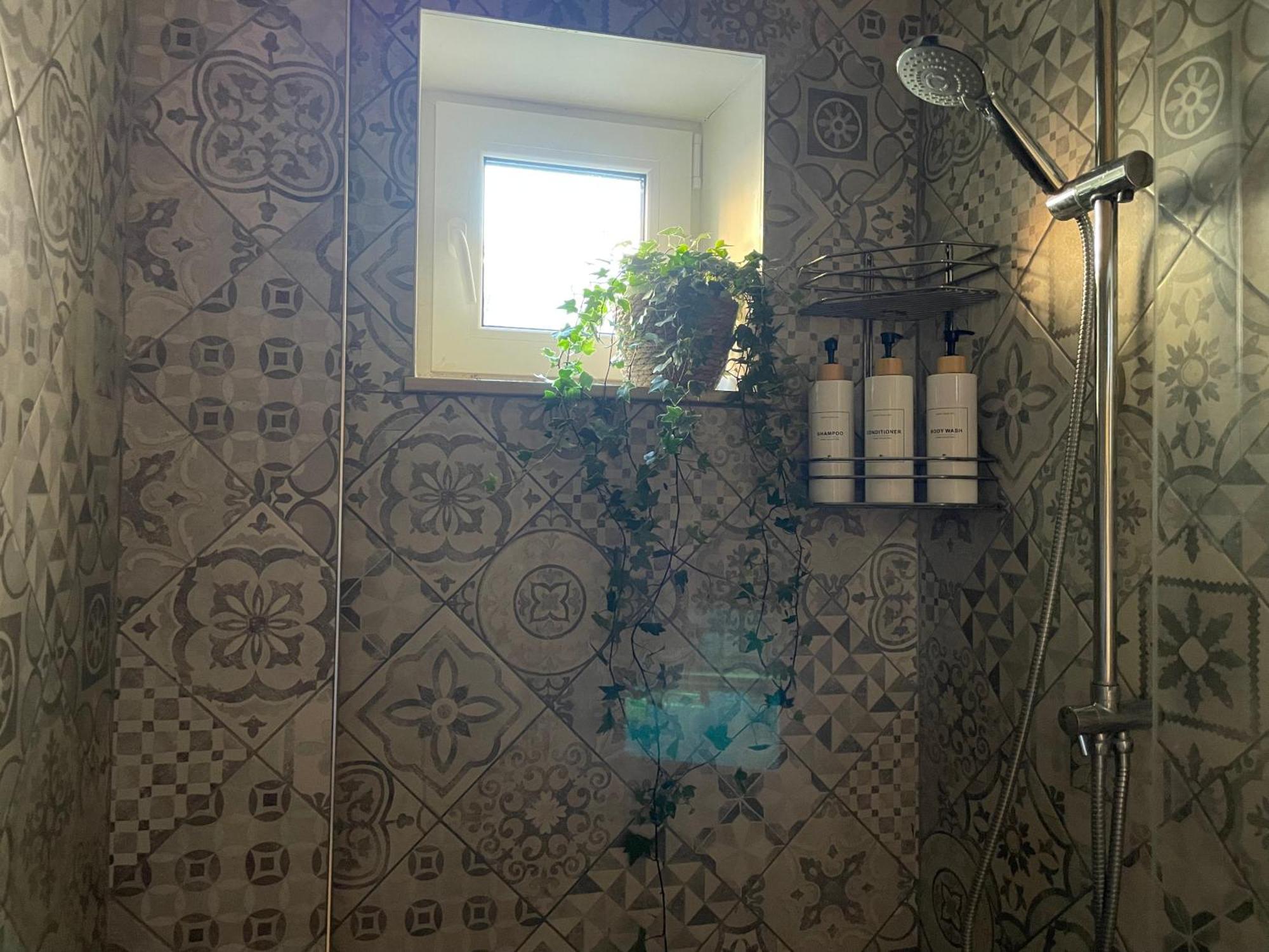 Pristine 1Br Apt In City Center W/ Patio And Parking Riga Exteriör bild